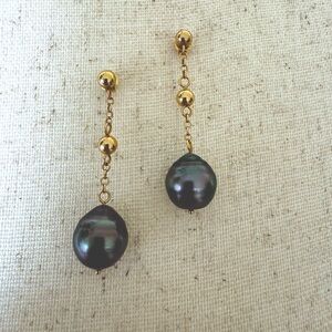 NA HOKU 14k Gold chain dangle earring with Baroque Tahitian Pearls